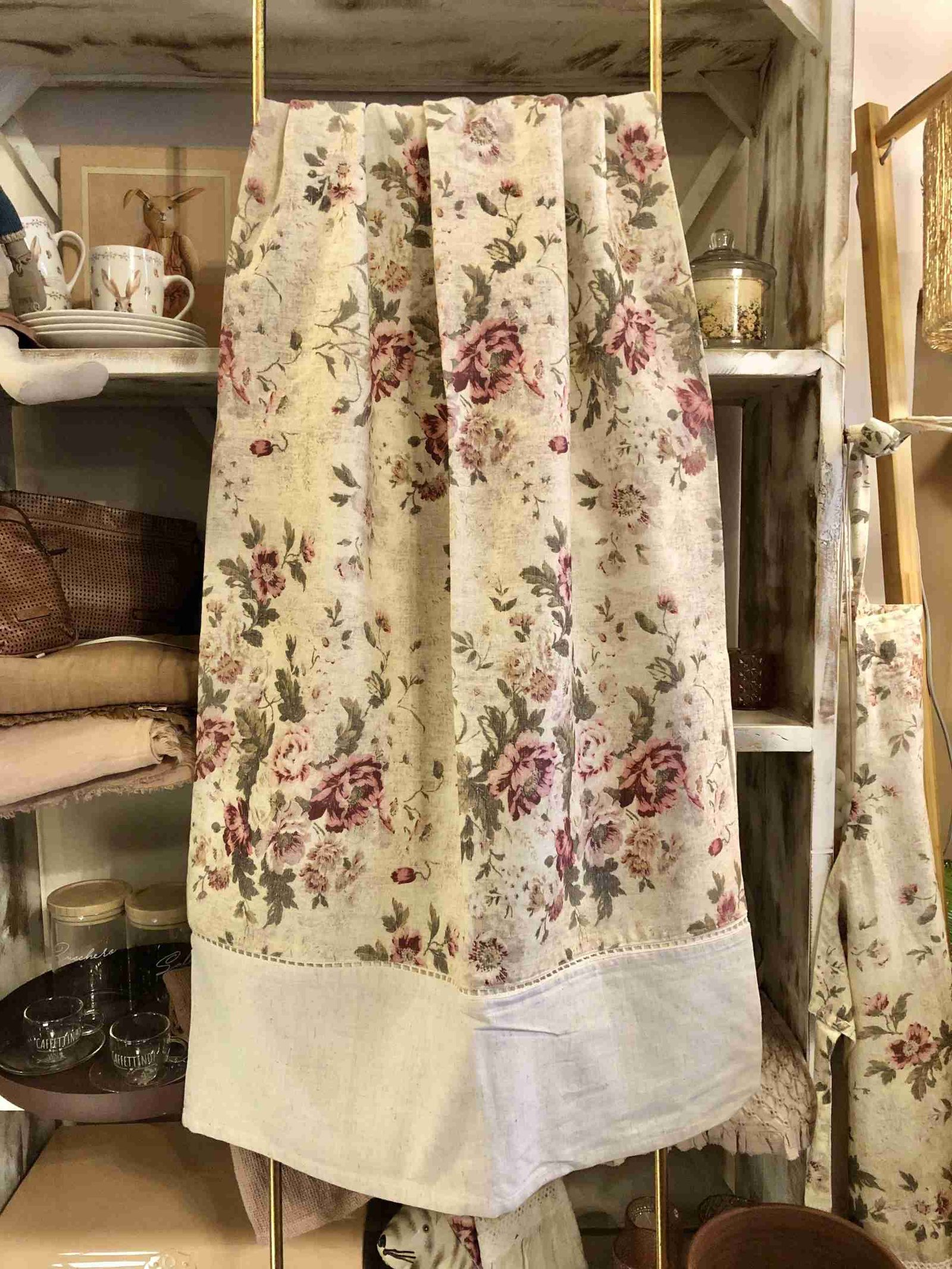 tovaglia in cotone con fantasia floreale