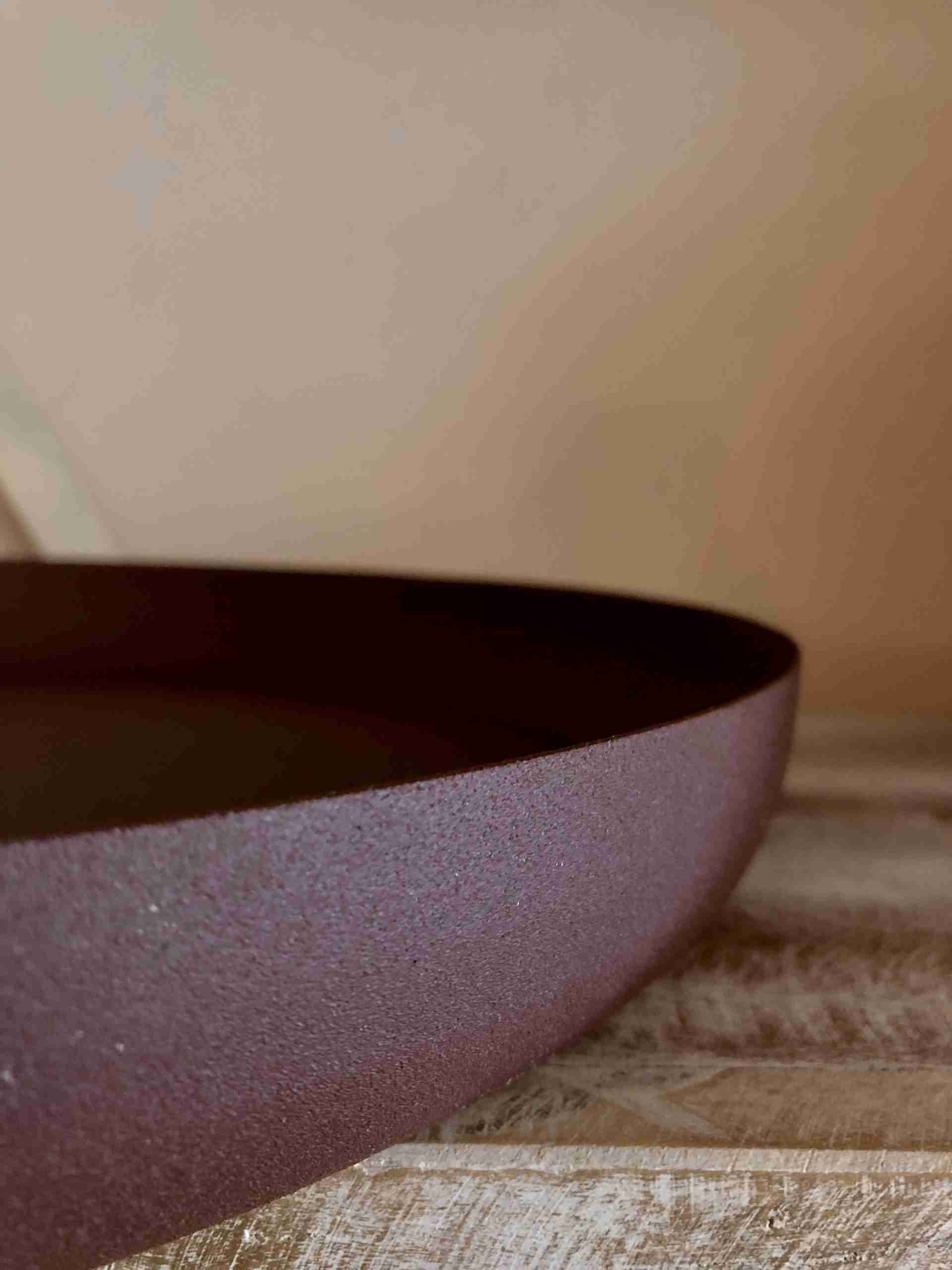 vassoio in ferro con bordi
