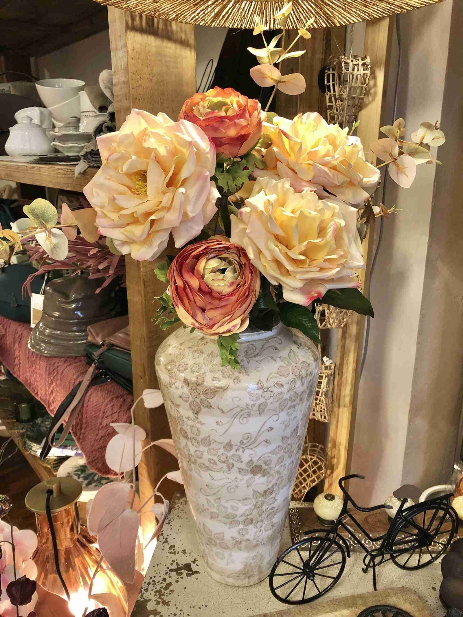 composizione autunnale di fiori