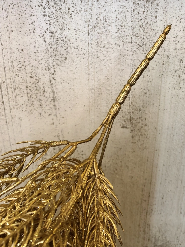 Cascata di rametti di pino artificiale in oro antico - immagine 3