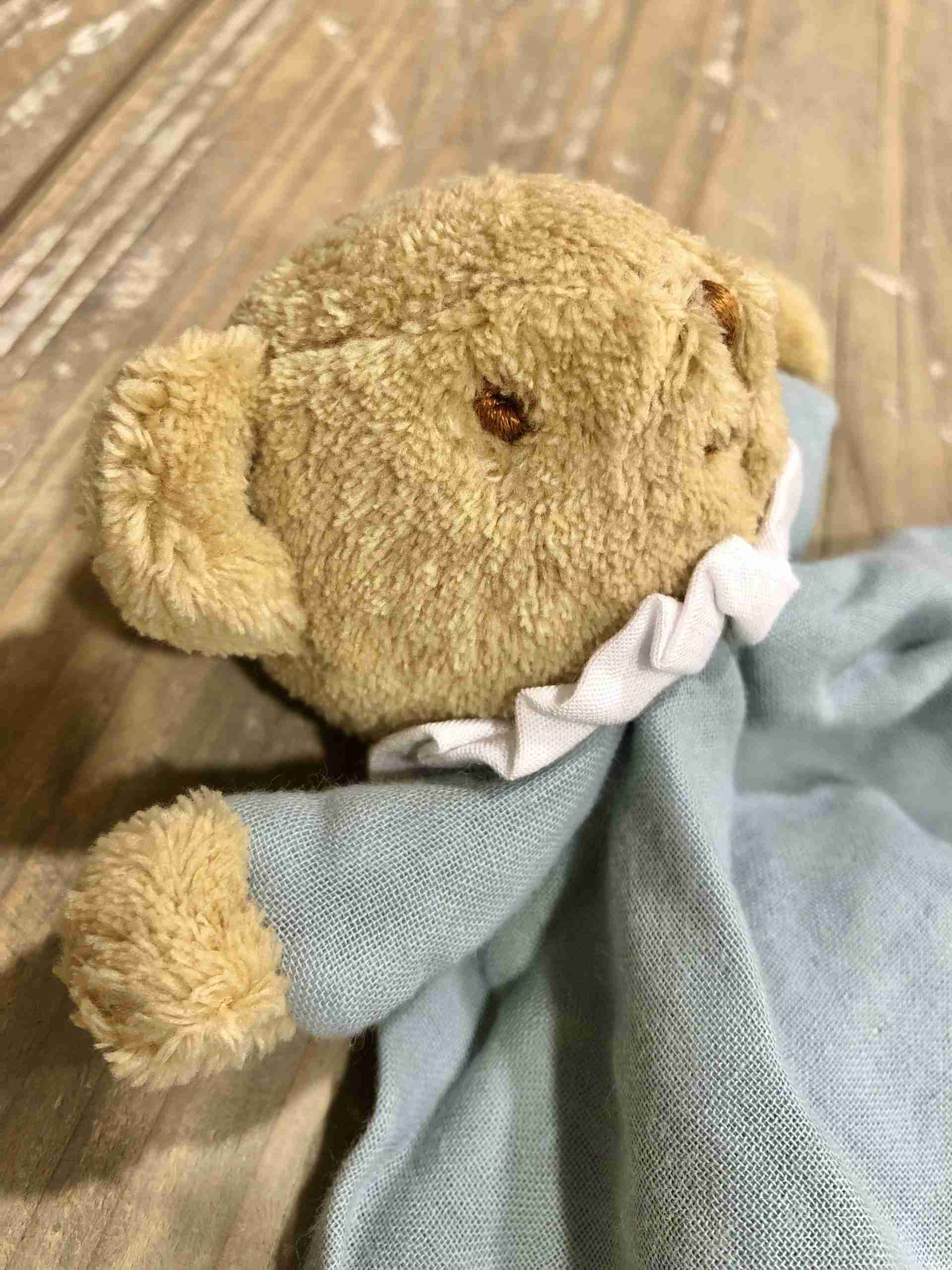 Doudou fazzoletto Orso blu cielo con sonaglio - immagine 2
