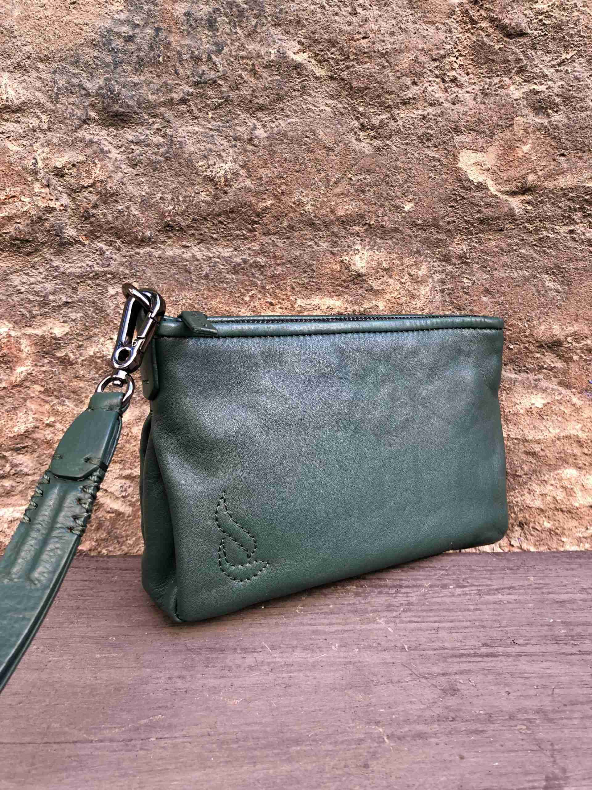 Pochette in pelle verde petrolio