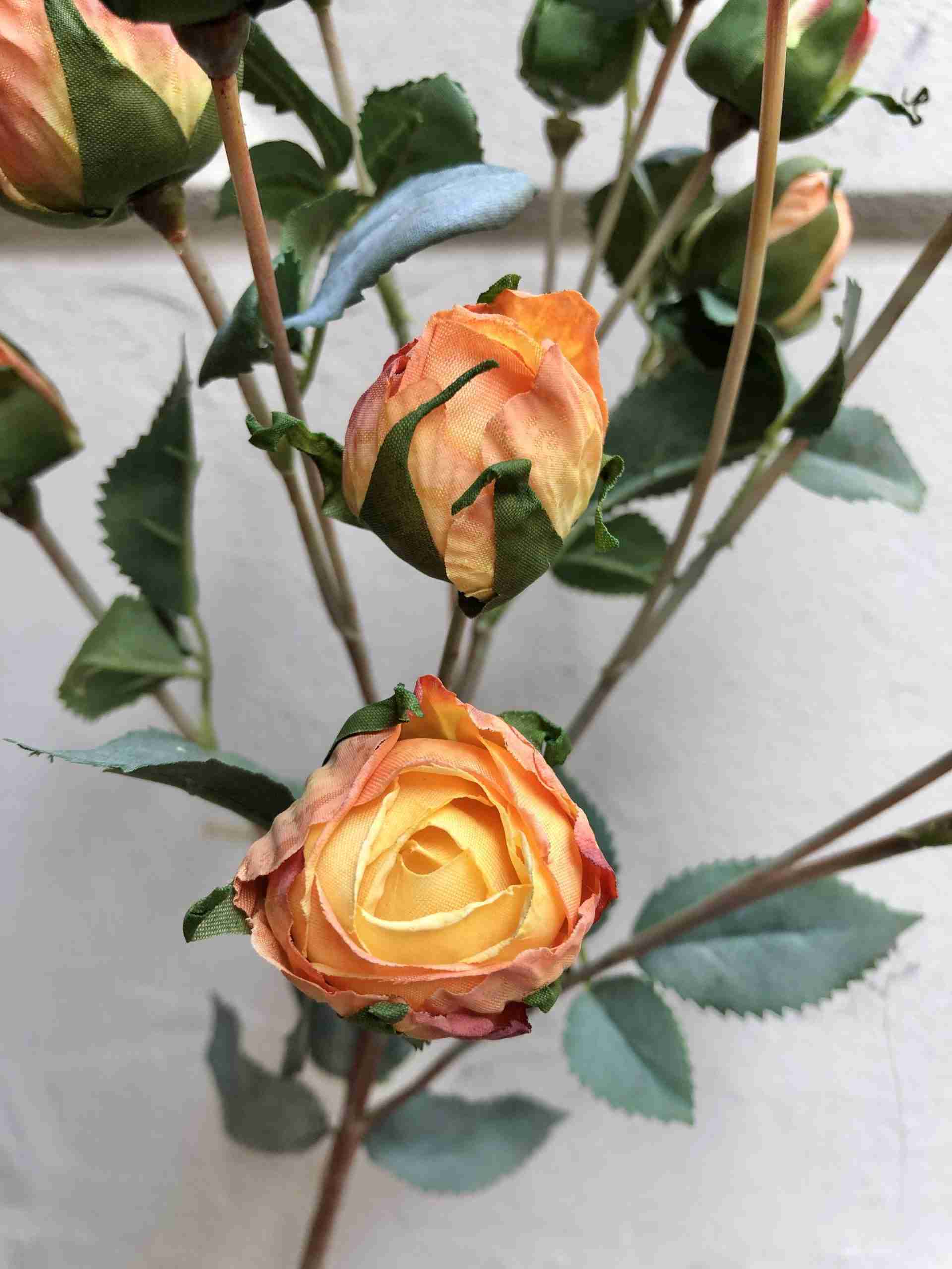 rosa arancio di mazzo artificiale