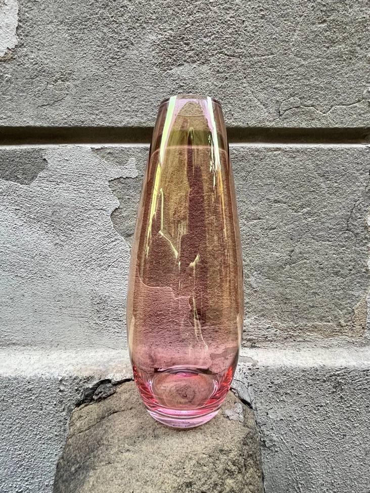 vaso in vetro rosa
