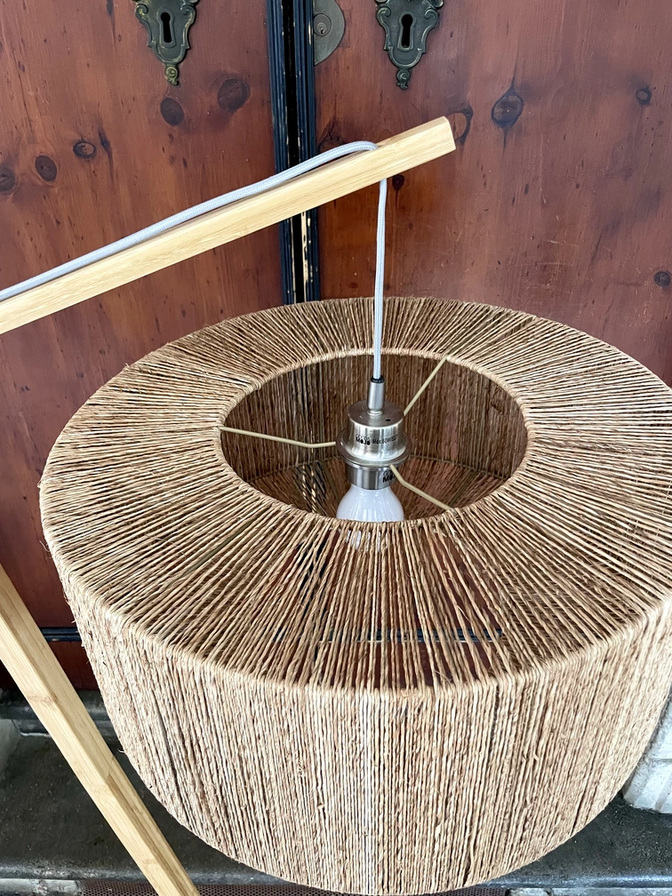 lampada da terra con cappello