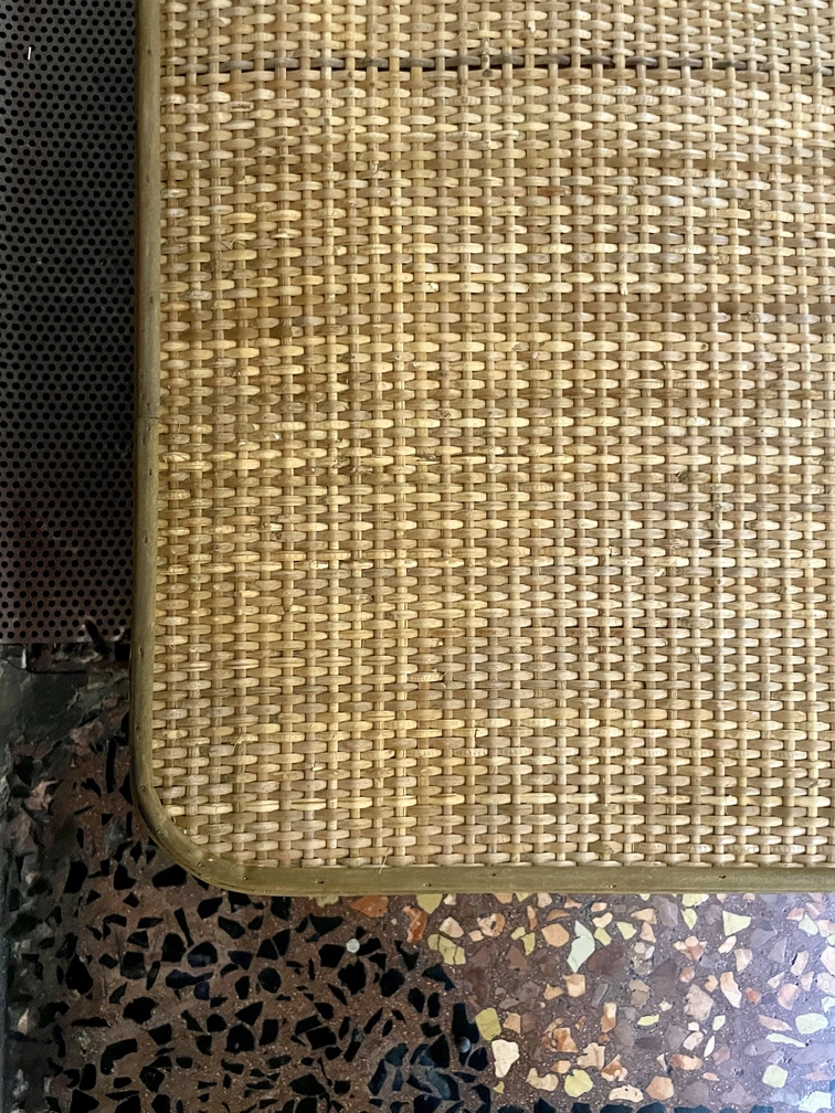 tavolino in rattan, dettaglio