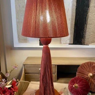 lampada da tavolo dai toni morbidi